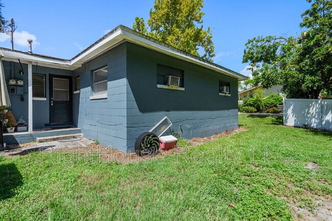 Building Photo - 1220 Sunshine Ave