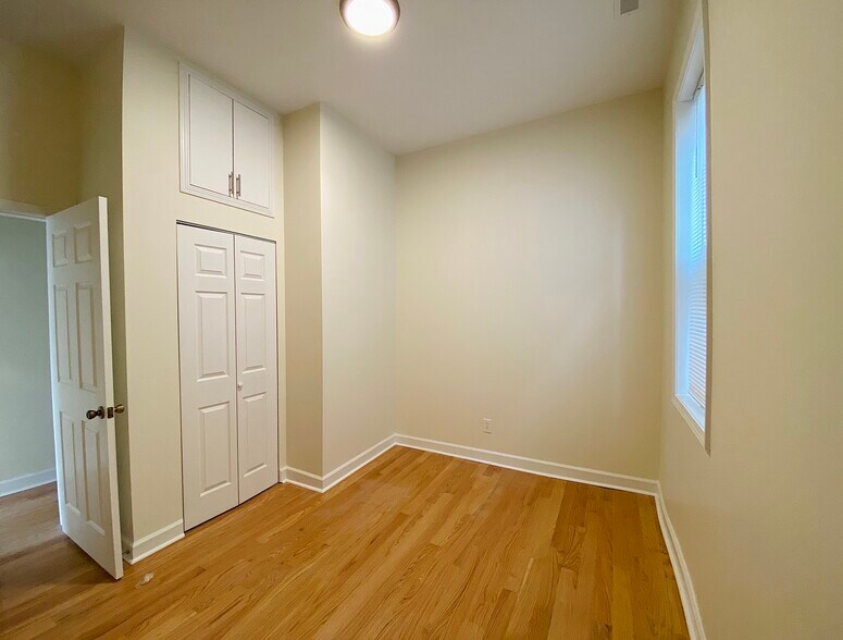 Building Photo - 1452 W Taylor St