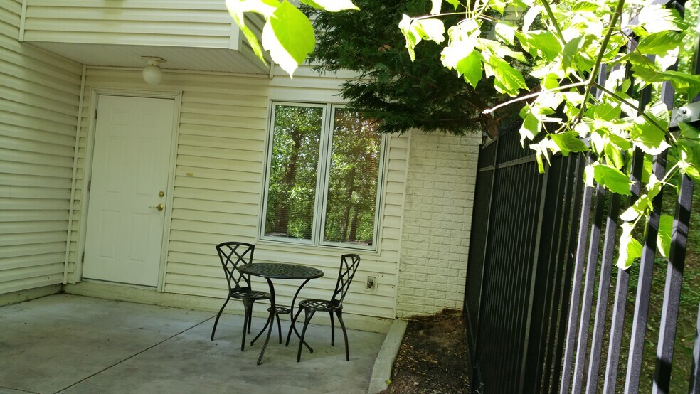 Entrance/Patio - 8309 Old Seven Locks Rd