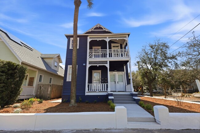 Building Photo - 300 E 3rd St