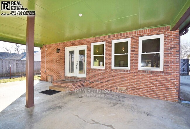 Building Photo - 3BR/2BA one level, carport+detached garage/workshop, washer/dryer included, on 1.6 acres in M'boro!