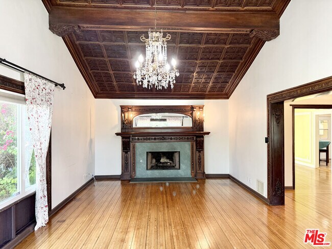 Building Photo - 1861 W Mountain St