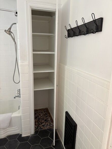 Building Photo - 306 14th Ave NE