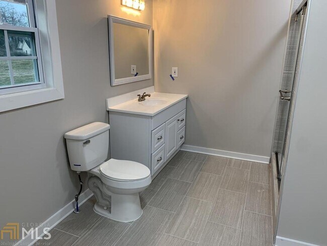 Building Photo - 6234 Collins St NE