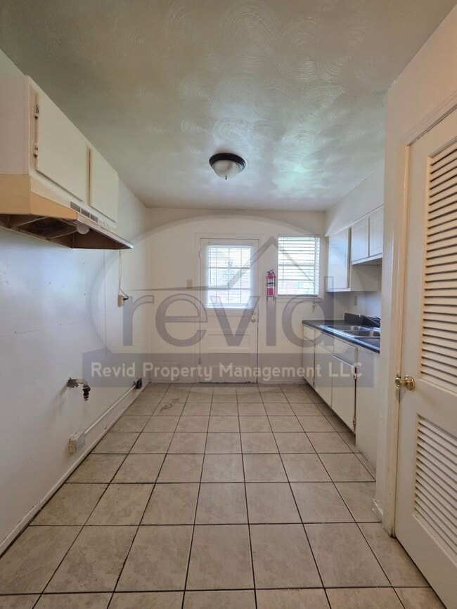 Building Photo - 2440 Charjean Cove