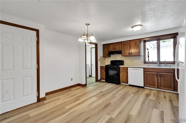 Building Photo - 276 Tennyson Terrace