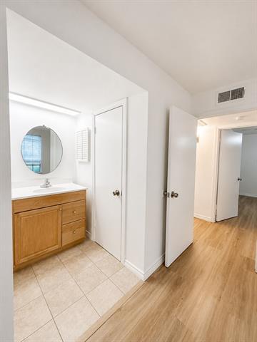Building Photo - 5319 Fleetwood Oaks Ave