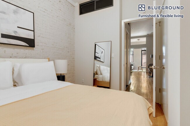 Building Photo - 515 W 47th St