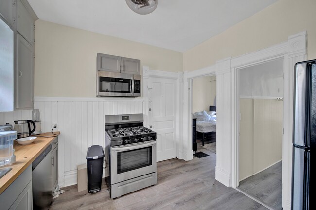 Building Photo - 2137 Maple Ave