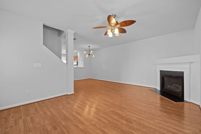Building Photo - Spacious 3-Story End-Unit Townhome Near RTP