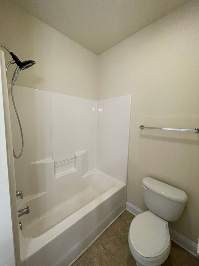 Building Photo - Lovely home in Pineville!