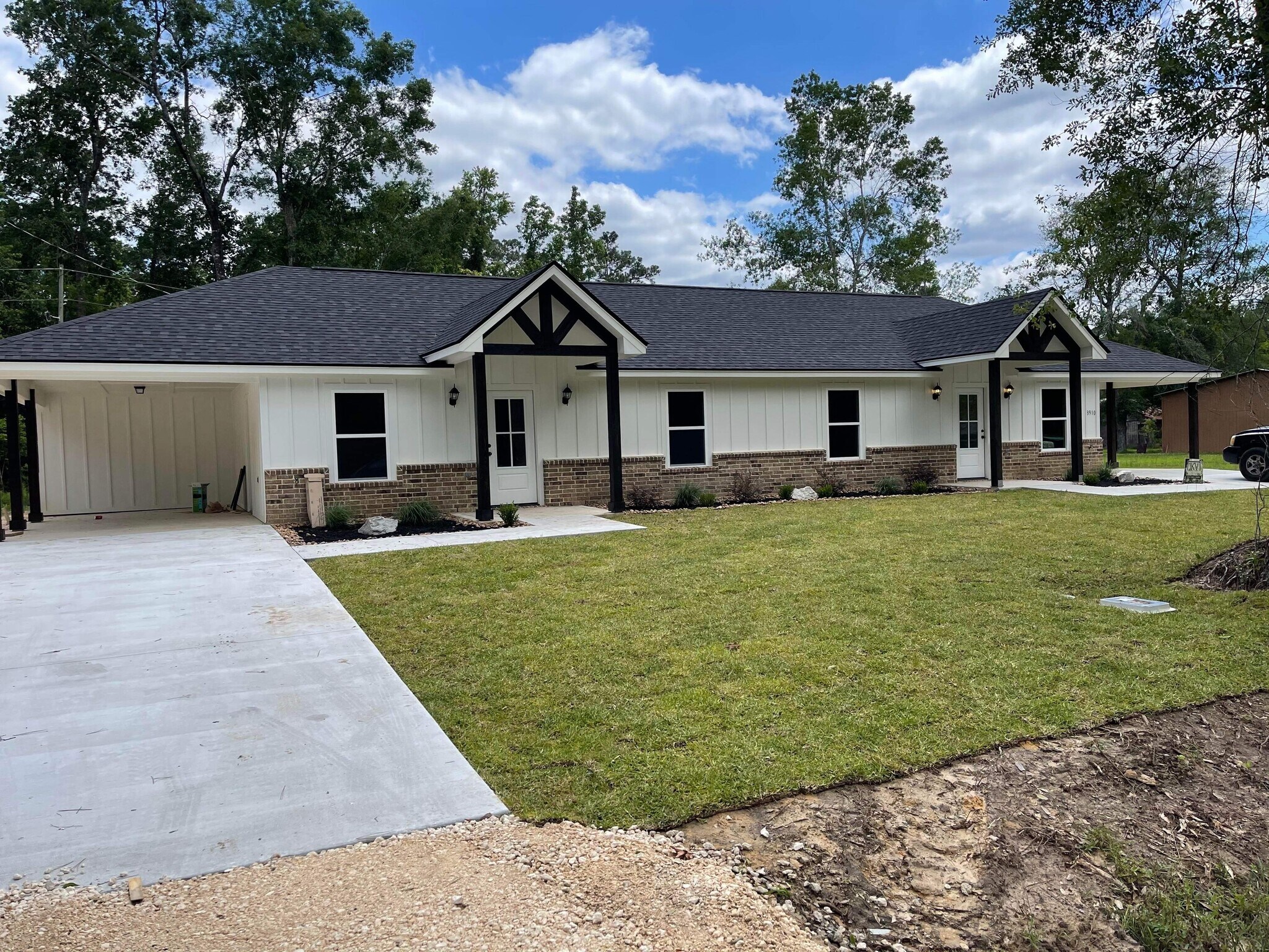 Building Photo - 8910 Cornell Dr