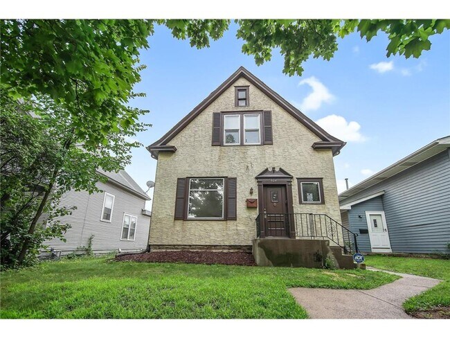 Building Photo - 804 Hawthorne Ave E