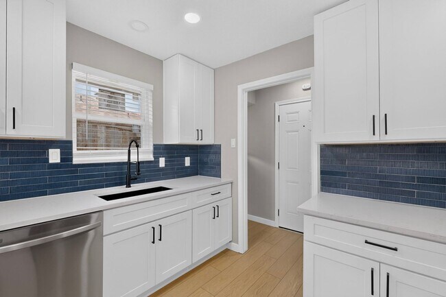 Building Photo - 620 W Stoneybrook Dr