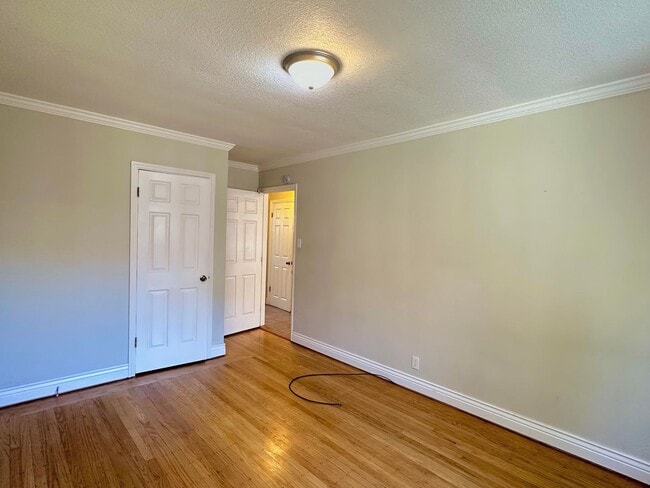 Building Photo - $1,950 - GORGEOUS TWO BEDROOM DUPLEX UNIT WITH GARAGE IN HAYWARD FOOTHILLS