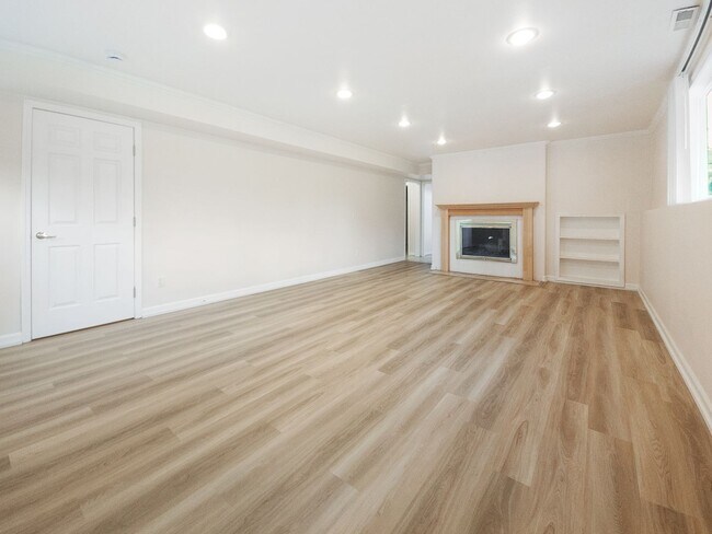 Building Photo - 7711 SE 39th St