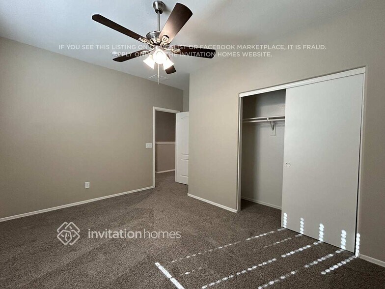 Building Photo - 274 S 174th Dr