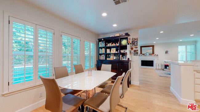 Building Photo - 4950 Densmore Ave