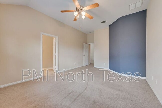 Building Photo - 1732 Bluebird Dr