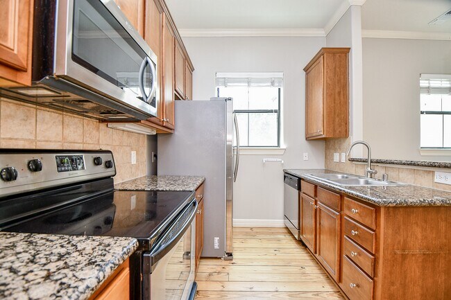 Building Photo - 118 McGowen St