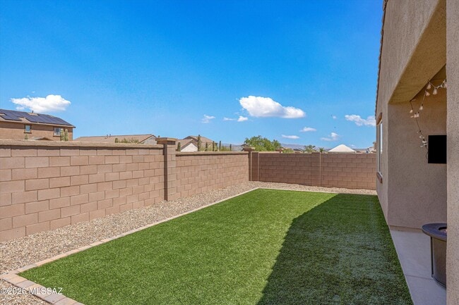Building Photo - 958 W Calle Las Varitas
