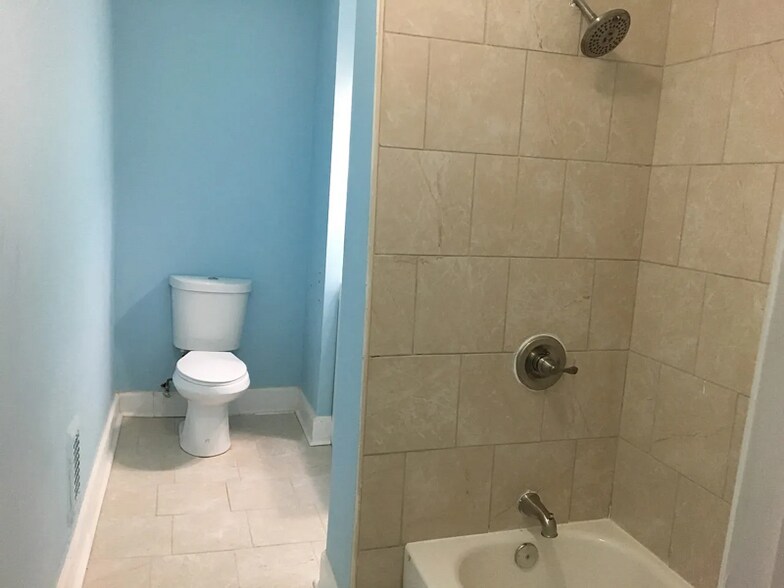 Building Photo - 614 Ashburton St