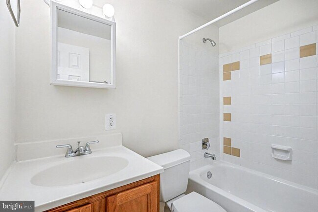 Building Photo - 13828 Londonderry Ct