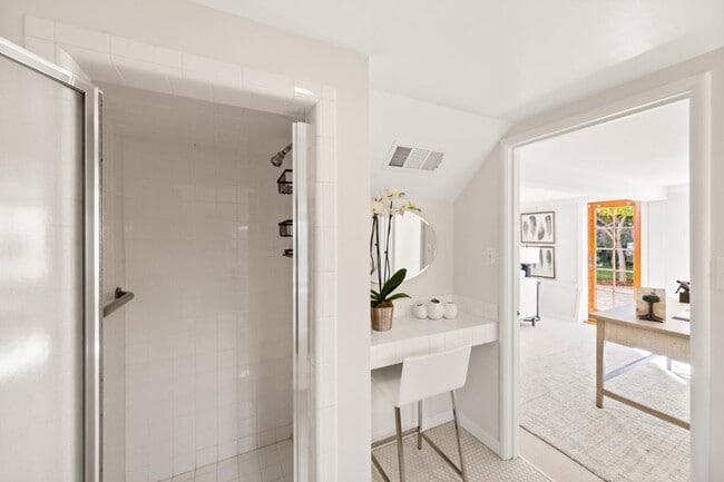 Building Photo - 105 Pepper Ave