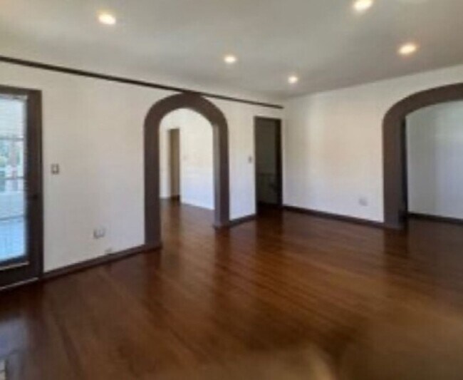 Building Photo - 1171 Huntington Dr