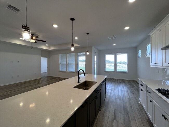 Building Photo - 106 Middle Crk Rd