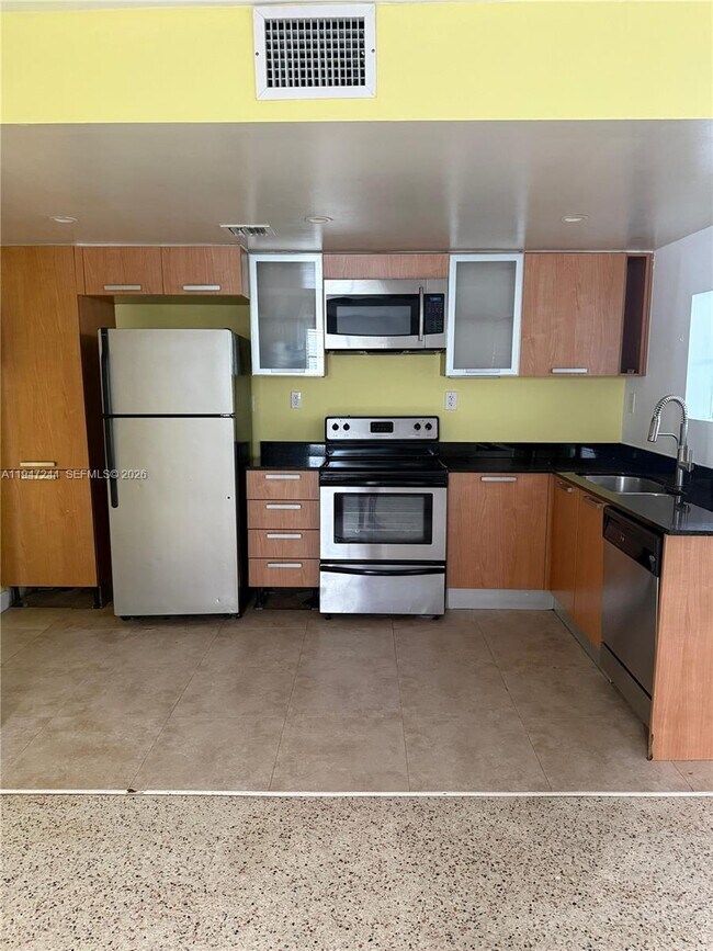 Building Photo - 1050 7th St