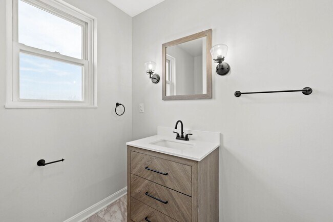Building Photo - Beautiful 3 bedroom home in Homestead available July 10!