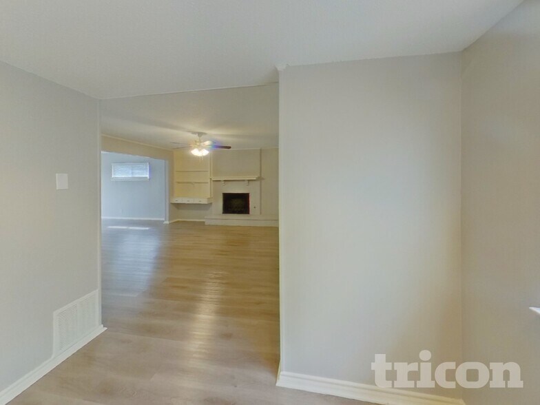 Building Photo - 1706 Crooks Ct