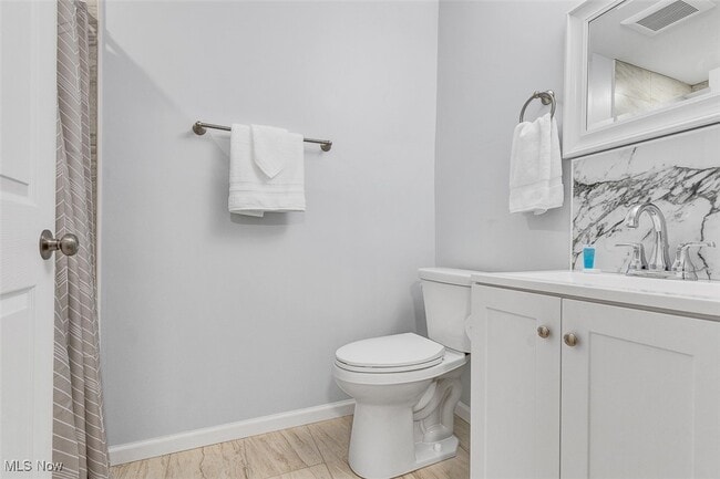 Building Photo - 2257 Grandview Ave