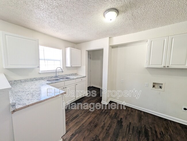 Building Photo - 1627 N Denver Ave