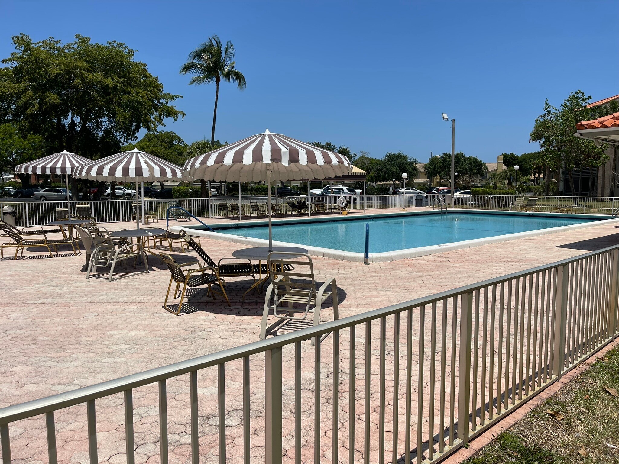 Building Photo - 1820 N Lauderdale Ave