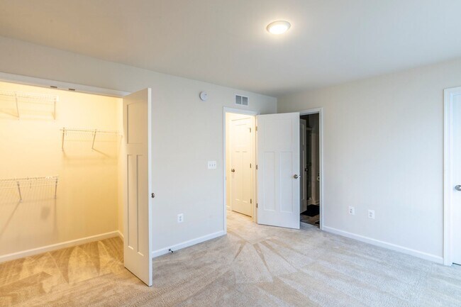 Building Photo - 3430 Montague St