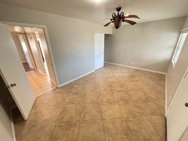 Building Photo - Beautiful 3Bed/2Bath Home located in South...