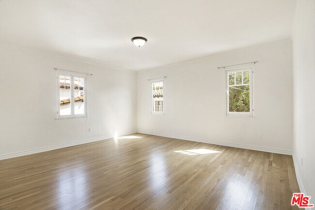 Building Photo - 450 N Orange Dr