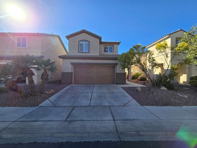 Building Photo - An Amazing 3 Bedroom, 2 Story Home in Silverstone Ranch.