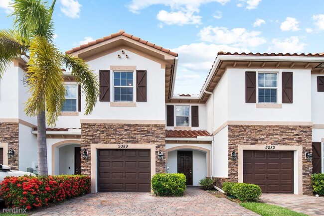 Building Photo - 3 br, 2.5 bath Townhome - Charleston Commons