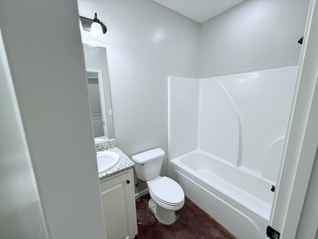 Building Photo - 104 Private Rd 4017