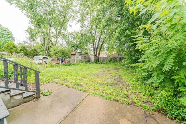 Building Photo - 4310 Daisy Ave