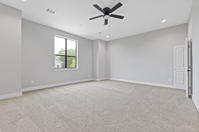 Building Photo - 806 E 39th St