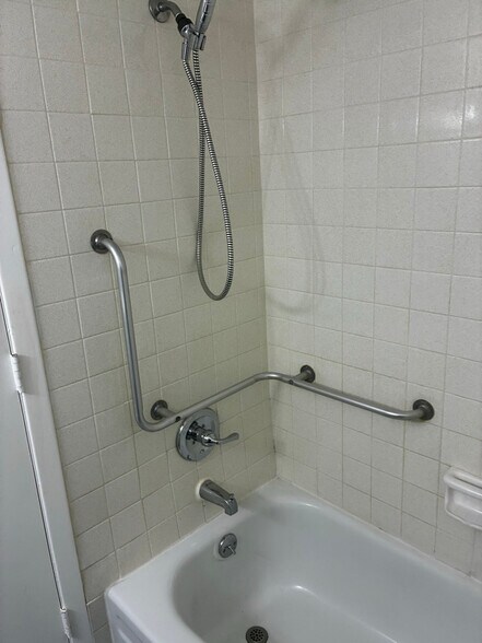 Building Photo - 5428 Larchmont Ct
