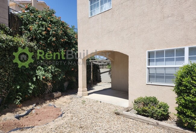 Building Photo - !!!WOW!!! PRICE REDUCTION JUST IN TIME FOR...