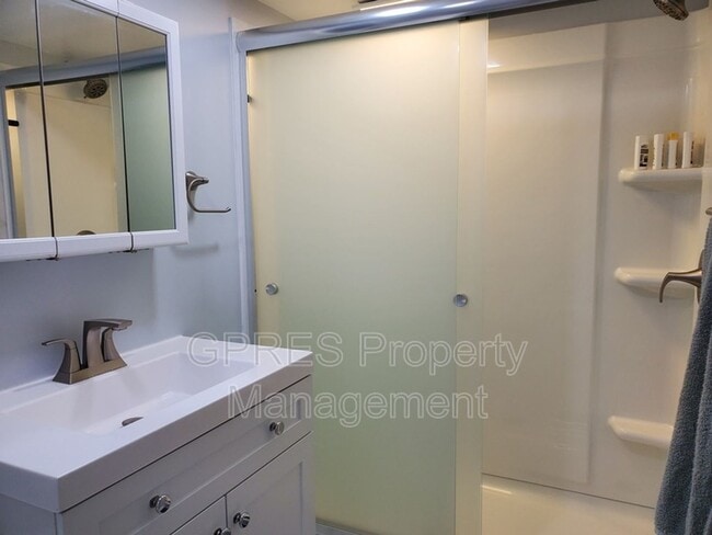 Building Photo - Great single family home in Verona