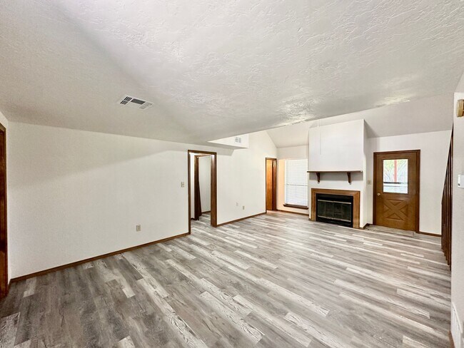 Building Photo - 2502 NE Kingsbriar Pl