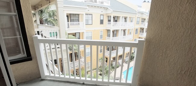 Building Photo - Stunning 2/2 Pool View Condo @ Park North ...