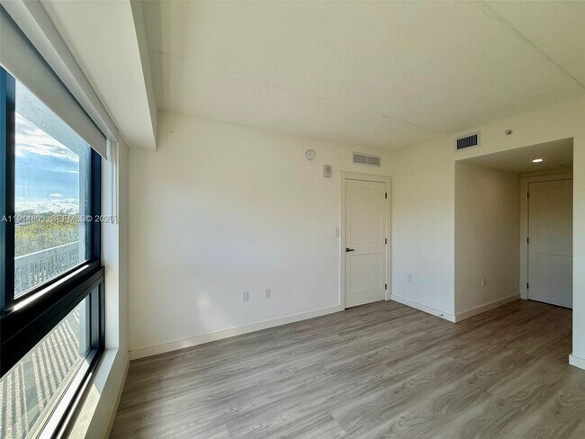 Building Photo - 2285 SW 27th St